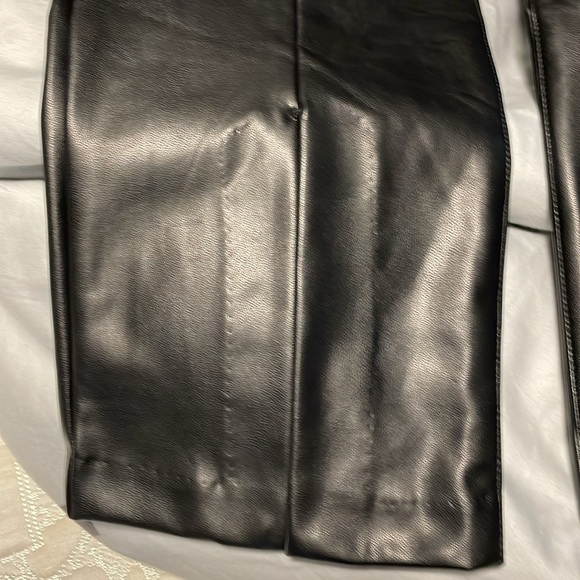 40. Abercrombie & Fitch Vegan Leather 90s Straight Pant - Picture 7 of 7